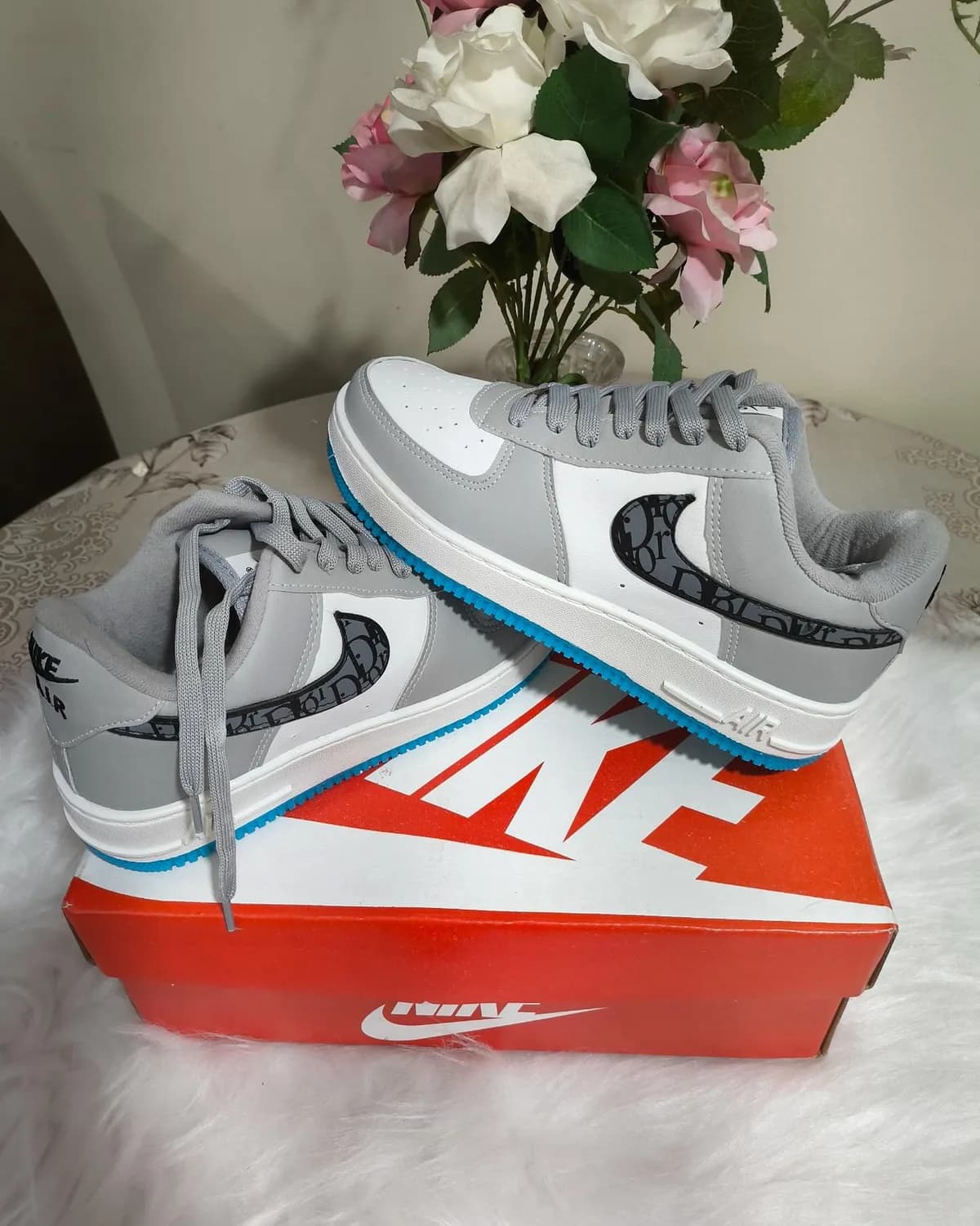 Nike Air Force com detalhe Dior